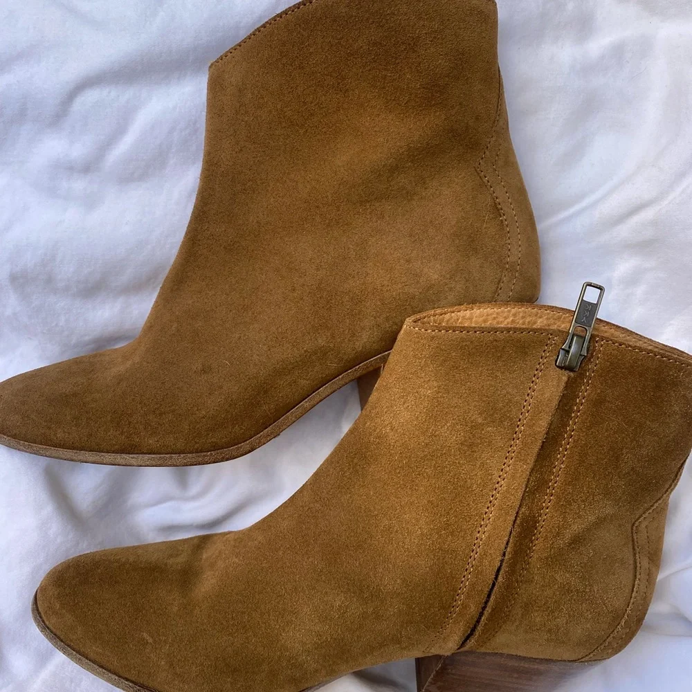 Host Pick 🎊 Isabel Marant Dacken Boots 35/ US 5 - Picture 5 of 11